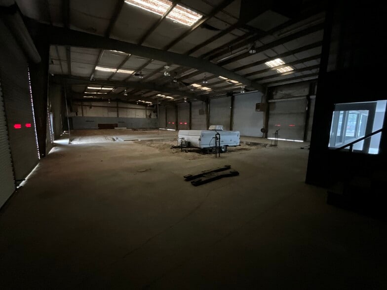 More Photos Of 2441 N Main St, East Point Service For Sale