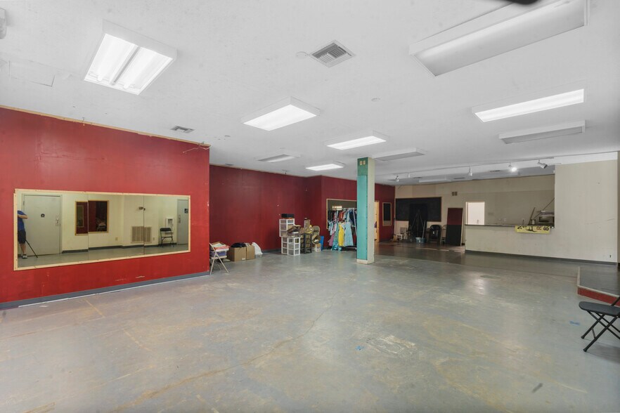 More Photos Of 2180 Northwest Blvd, Newton Medical For Sale