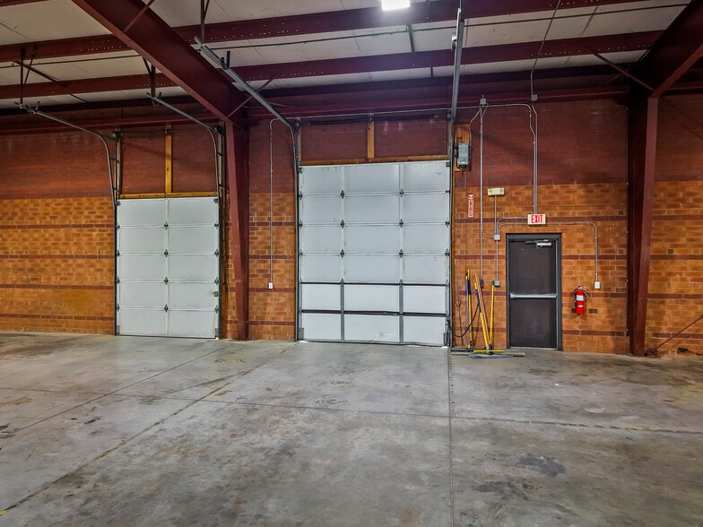 More Photos Of 2595 Viceroy Dr, Winston-Salem Warehouse For Lease