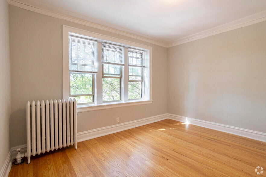 More Photos Of 1000-1010 North Blvd, Oak Park Apartments For Lease