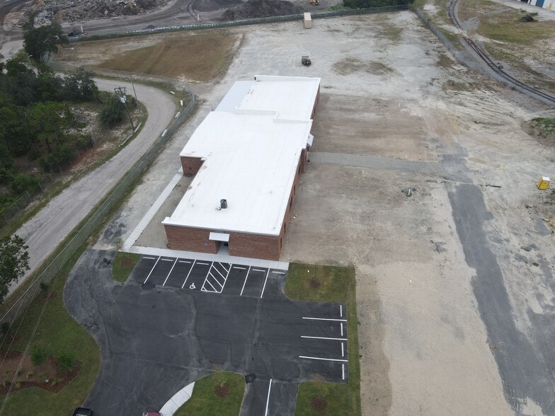 More Photos Of 250 Raleigh St, Wilmington Warehouse For Lease