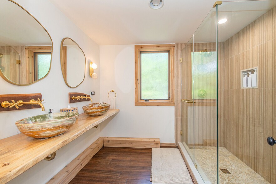 More Photos Of 62 Mount Pleasant Rd, Columbia Specialty For Sale