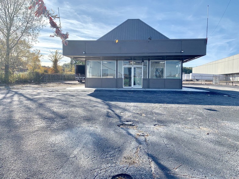 More Photos Of 3635 Lamar Ave, Memphis Freestanding For Sale