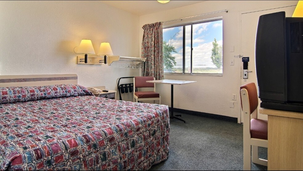 More Photos Of 2900 E Tucumacari Blvd, Tucumcari Hotel For Sale