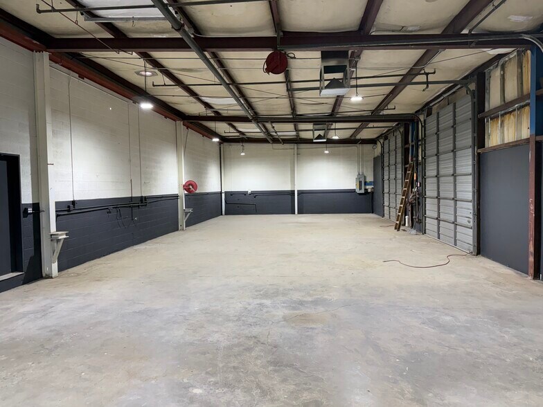 More Photos Of 910 N Scottsdale Rd, Tempe Auto Repair For Lease