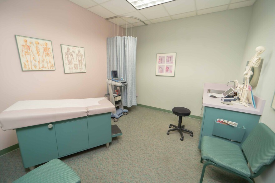 More Photos Of 100 S Santa Fe St, Visalia Medical For Sale