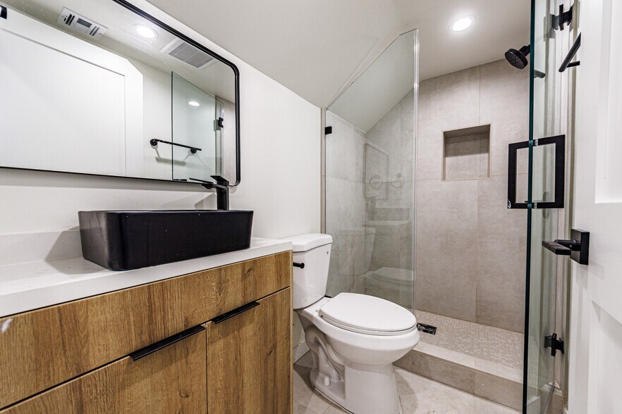 More Photos Of 1857 Crenshaw Blvd, Los Angeles Apartments For Sale