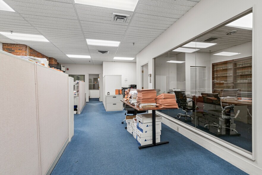 More Photos Of 21 Merchants Row, Boston Loft Creative Space For Sale