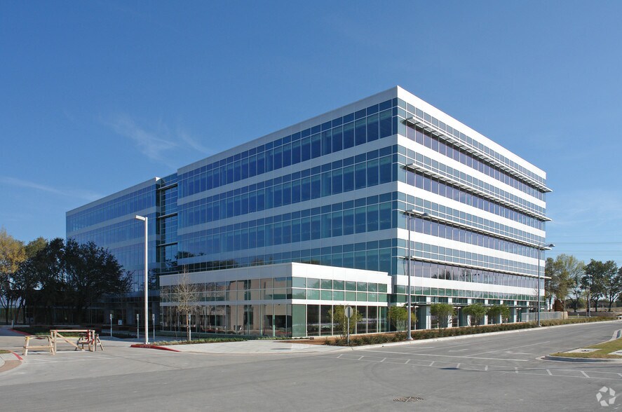 More Photos Of 2900 Esperanza Crossing, Austin Office For Lease