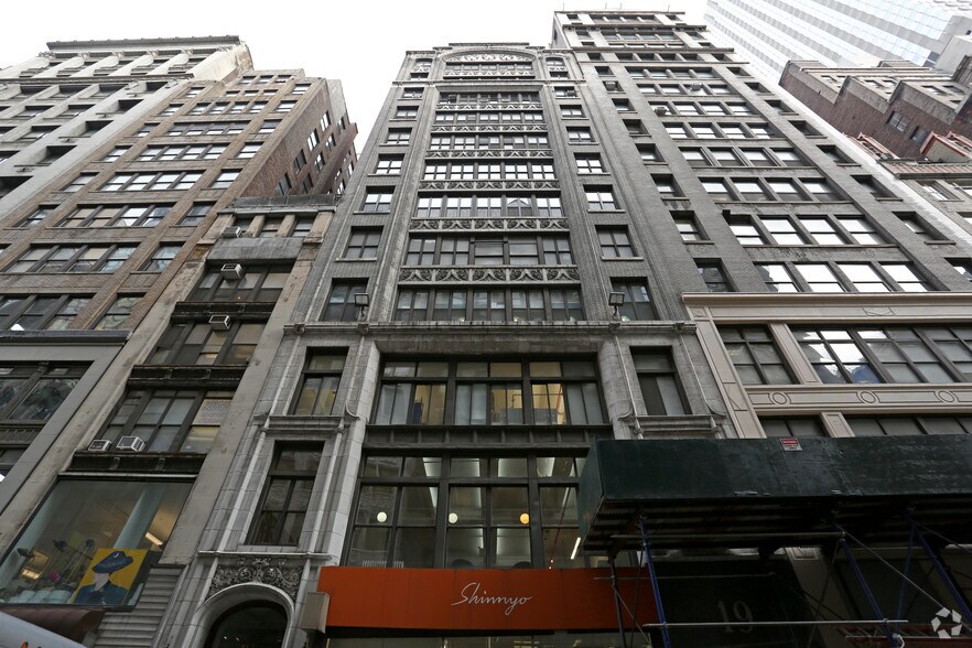 More Photos Of 19-21 W 36th St, New York Office For Lease