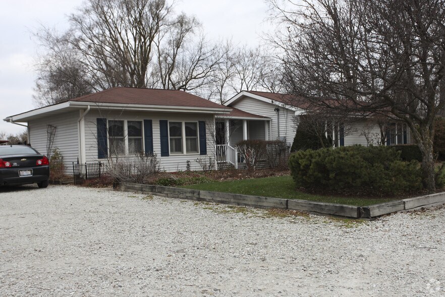 More Photos Of 4403 S Roberts Rd, Island Lake Veterinarian Kennel For Sale