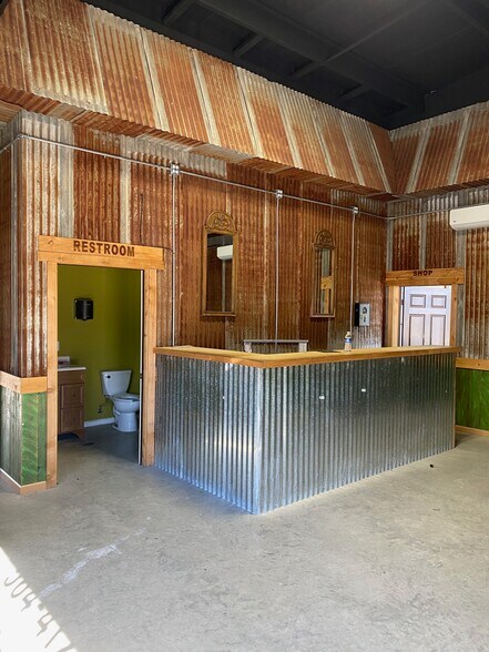 More Photos Of 5421 Gerstner Memorial Blvd, Lake Charles Warehouse For Lease