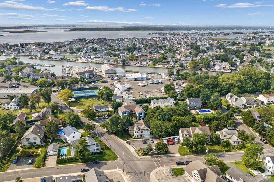More Photos Of 704 Howe St, Point Pleasant Office For Sale