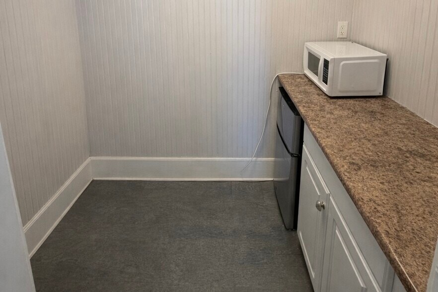 More Photos Of 369-371 Islington St, Portsmouth Storefront Retail Residential For Sale