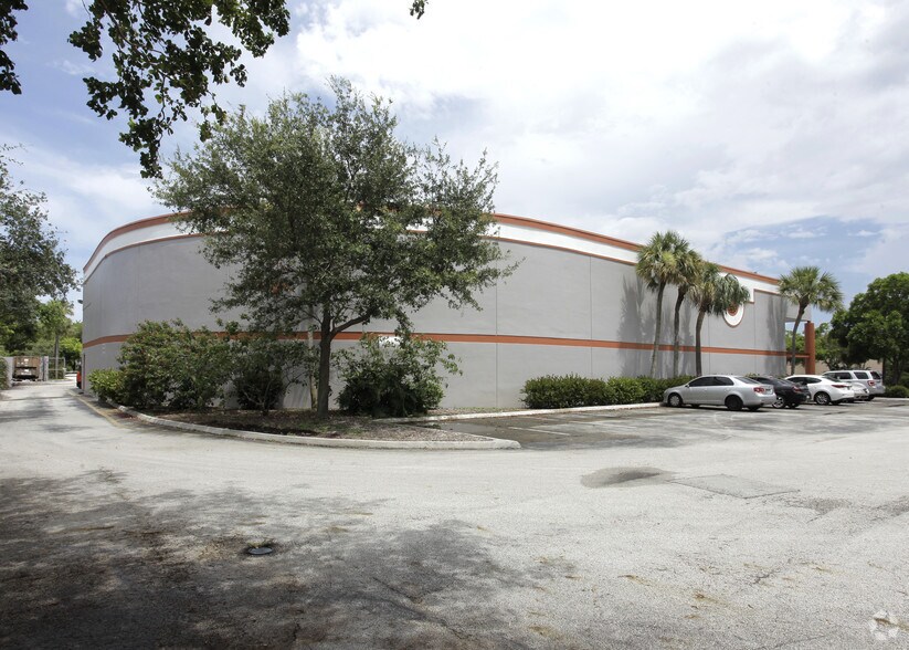 More Photos Of 10501 NW 50th St, Sunrise Warehouse For Lease