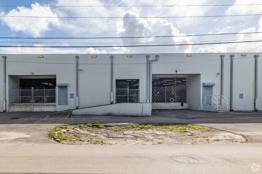 More Photos Of 3595 NW 46th St, Miami Warehouse For Lease