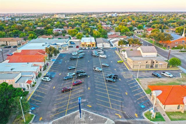 More Photos Of 220 W Hillside Rd, Laredo General Retail For Sale