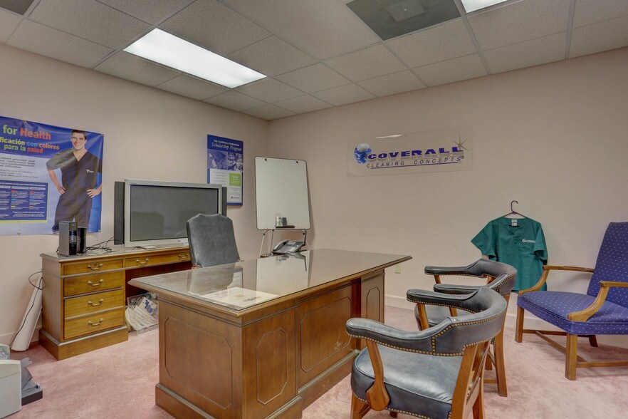 More Photos Of 930 Red Rose Ct, Lancaster Medical For Lease