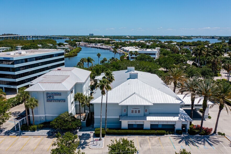 More Photos Of 2750 Indian River Blvd, Vero Beach Medical For Lease