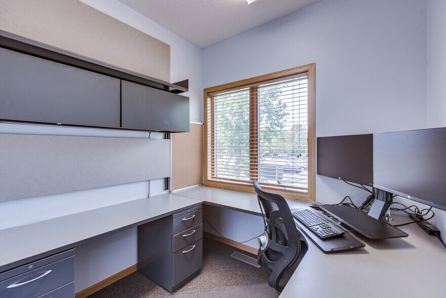 More Photos Of 2127 County Road D E, Maplewood Office For Sale