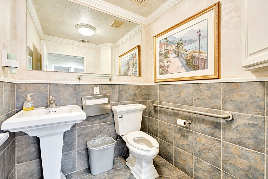 More Photos Of 5777 N Fresno St, Fresno Medical For Sale