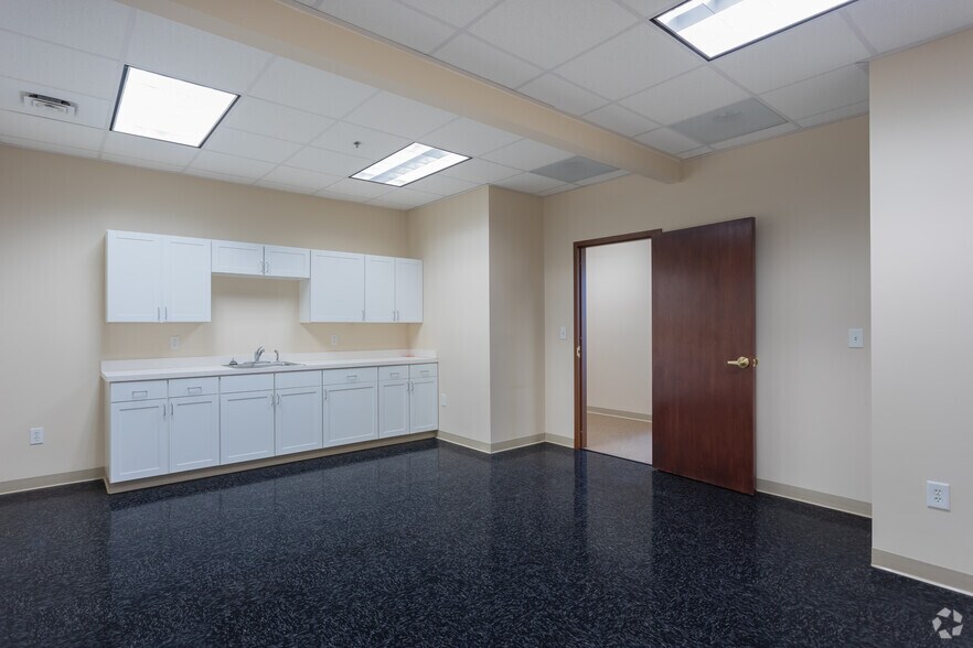 More Photos Of 2000 Sam Rittenberg Blvd, Charleston Office For Lease