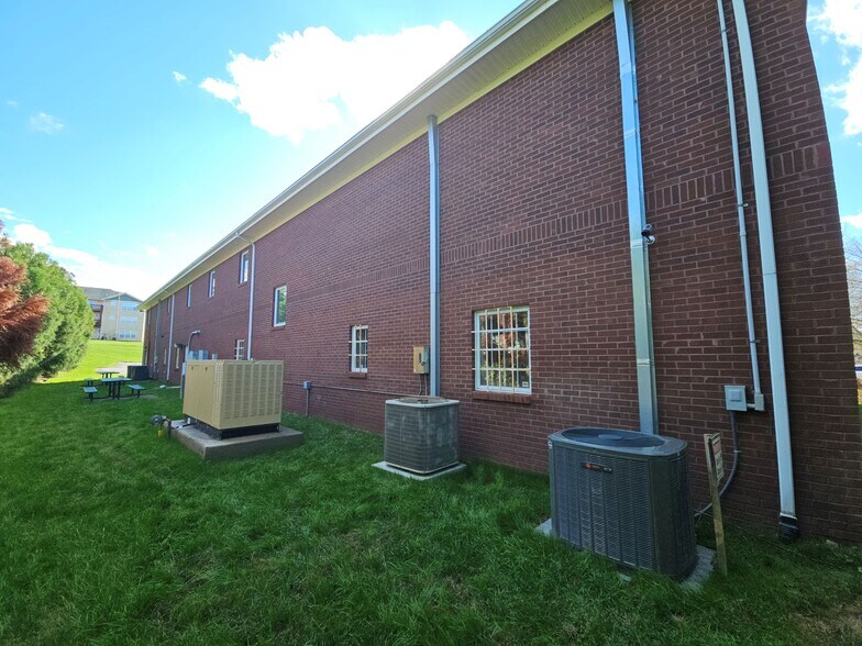 More Photos Of 800 Beverly Hanks Ctr, Hendersonville Medical For Sale