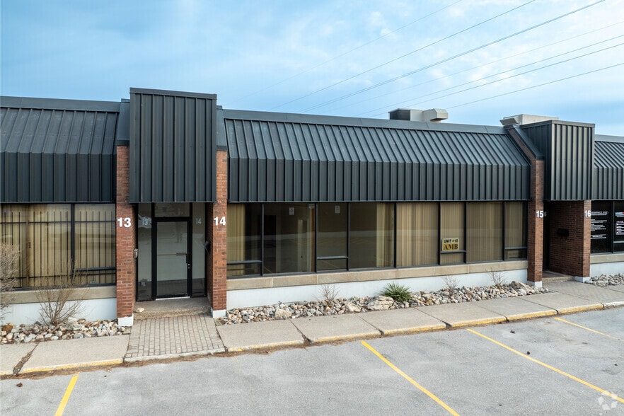 More Photos Of 270 Esna Park Dr, Markham Service For Lease
