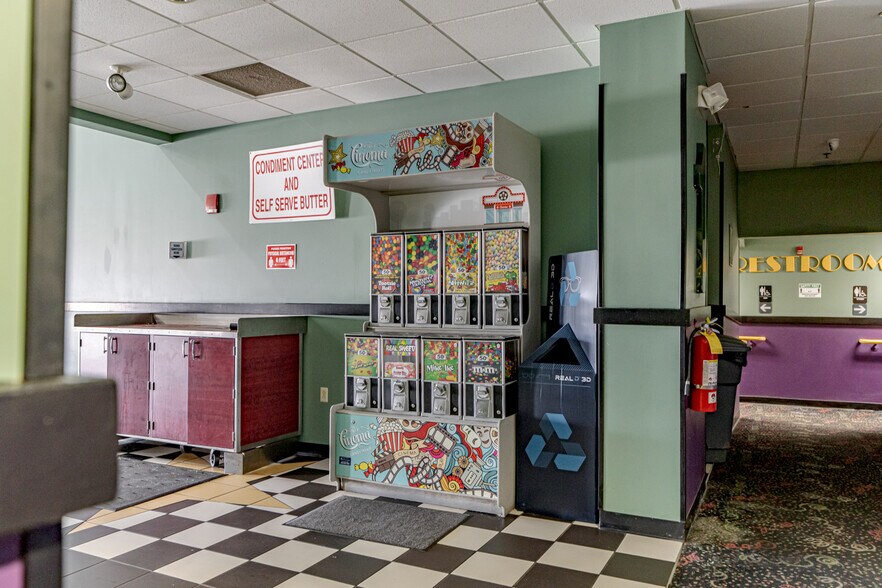 More Photos Of 250 Breighton Cir, Shelbyville Movie Theatre For Sale