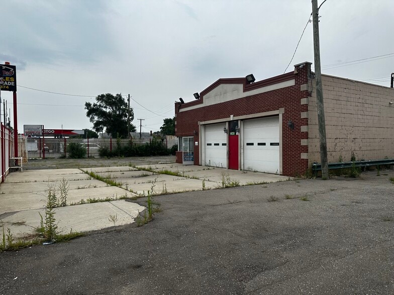 More Photos Of 14150 E 8 Mile Rd, Detroit Auto Repair For Sale
