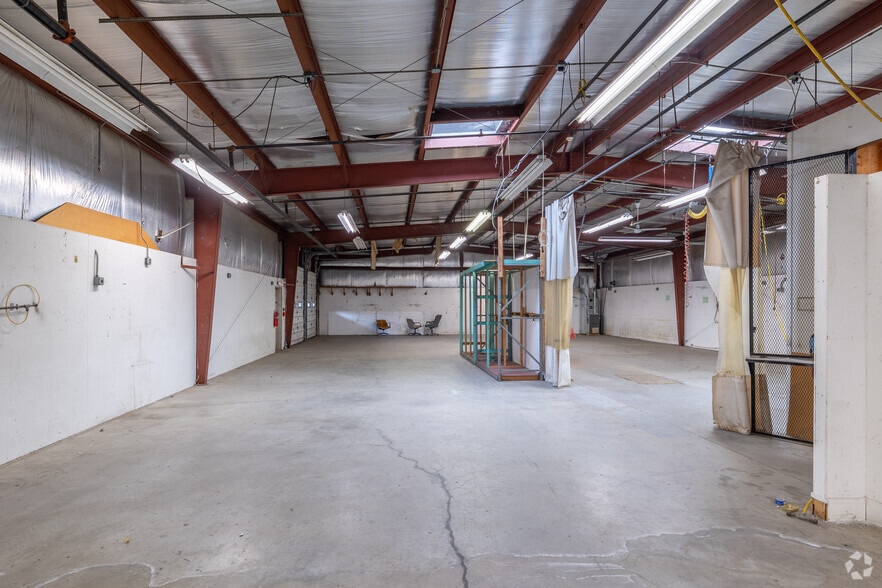 More Photos Of 500 N 8th St, Reading Warehouse For Lease