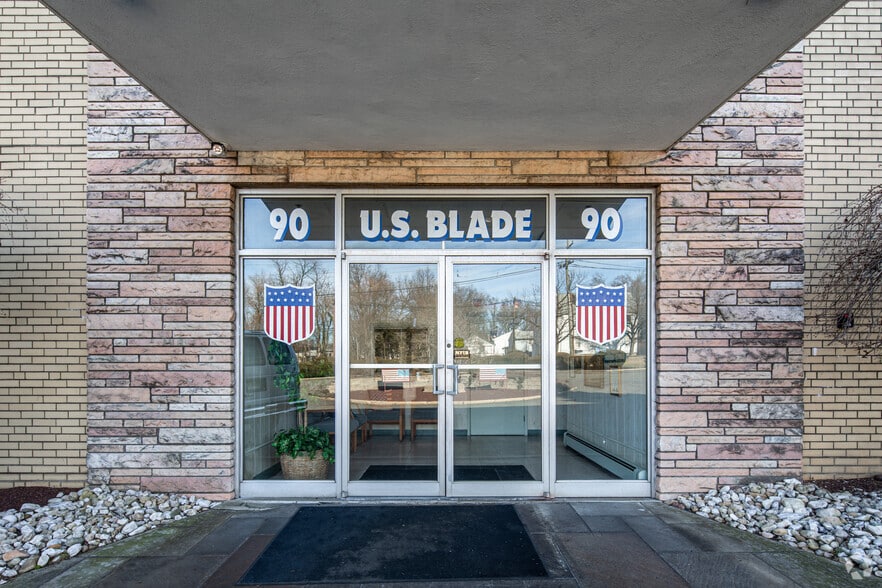 More Photos Of 2 Commerce Dr, Cranford Warehouse For Lease