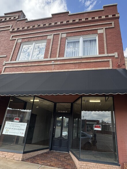 More Photos Of 419 W Main St, Yukon Storefront Retail Residential For Sale