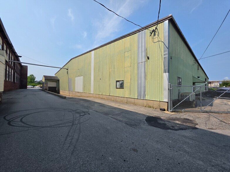 More Photos Of 160-168 Stevens St, Fall River Warehouse For Lease