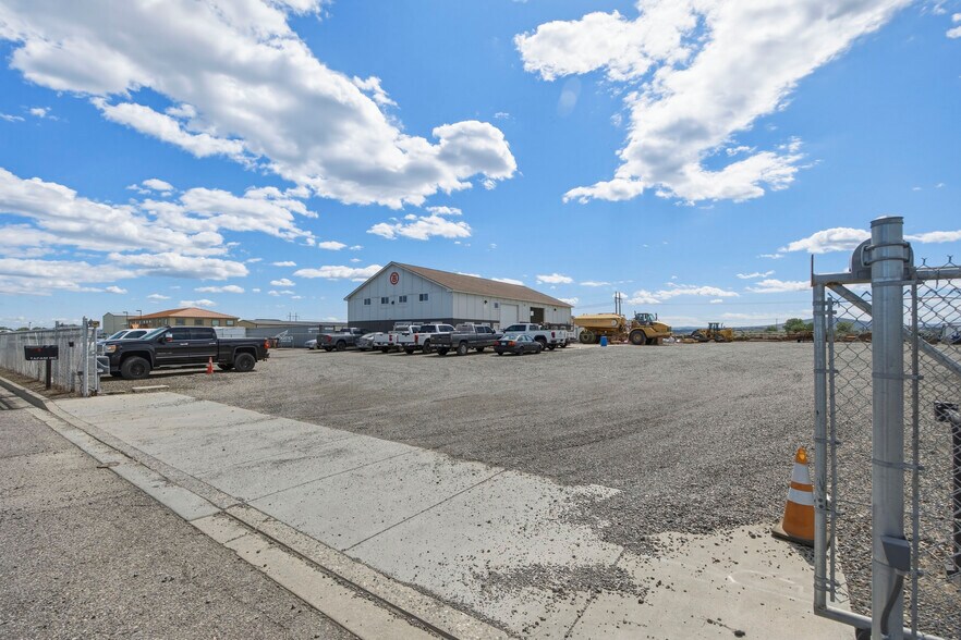 More Photos Of 2213 Henderson Loop, Richland Warehouse For Sale