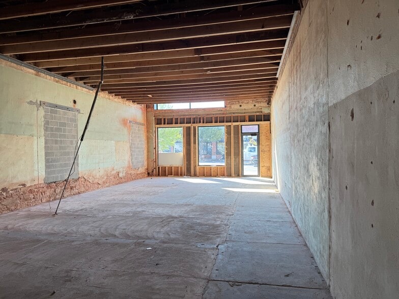 More Photos Of 116 S Broadway, Edmond Storefront For Lease