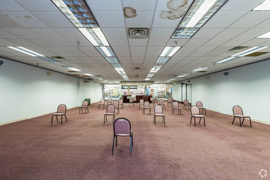 More Photos Of 6945 US Rte 322, Cranberry Department Store For Sale