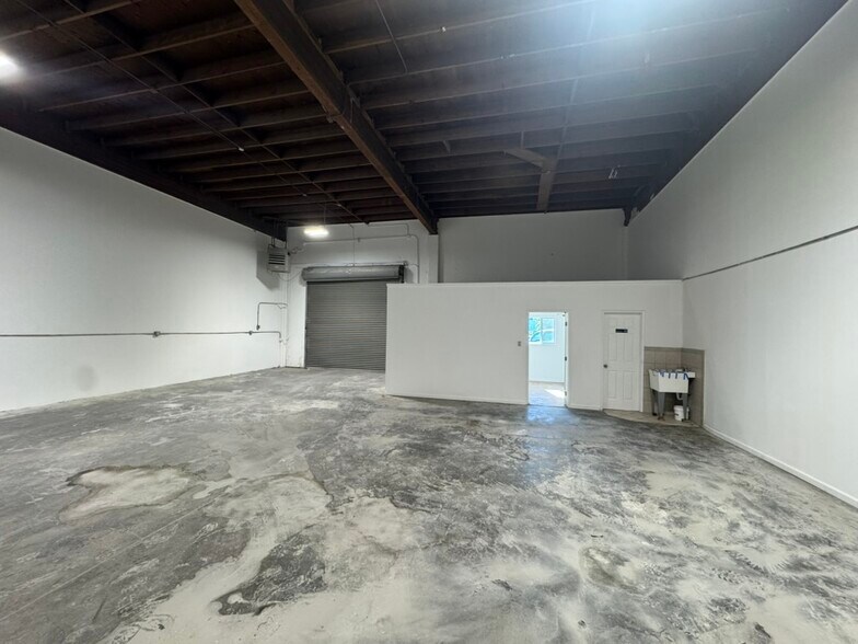 More Photos Of 25181-25197 Huntwood Ave, Hayward Warehouse For Lease