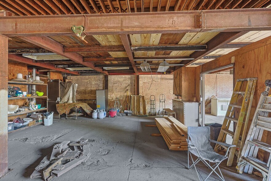 More Photos Of 125 S Waco St, Hillsboro Office For Lease