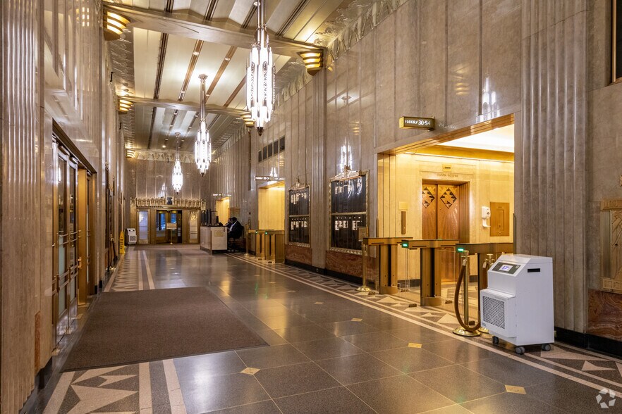 More Photos Of 122 E 42nd St, New York Coworking Space