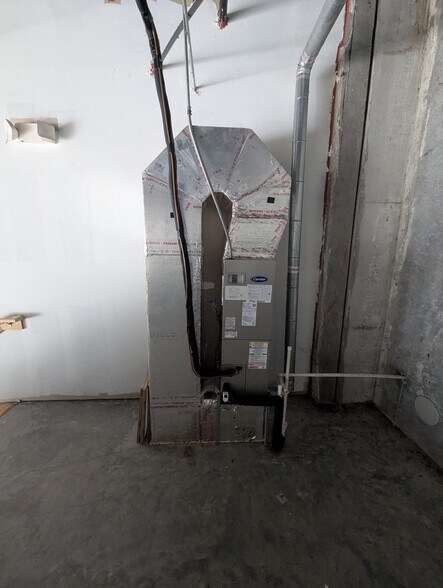 More Photos Of 585 NW Mercantile Pl, Port Saint Lucie Light Manufacturing For Sale