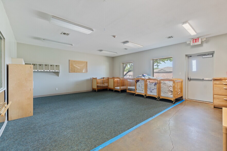More Photos Of 185 Rebecca St, Gentry Office For Lease