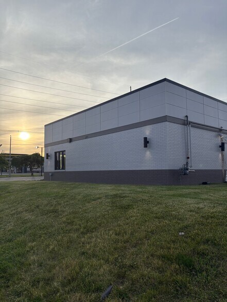 More Photos Of 119 W Ireland Rd, South Bend Medical For Lease