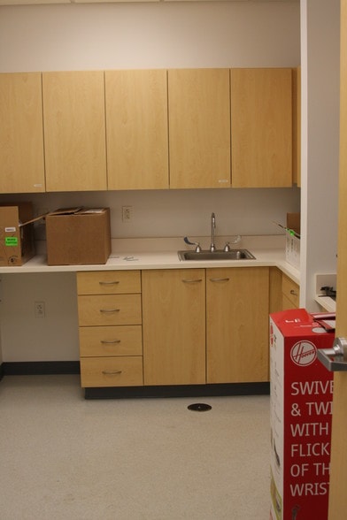 More Photos Of 108 Valley Dr, Elburn Storefront For Lease