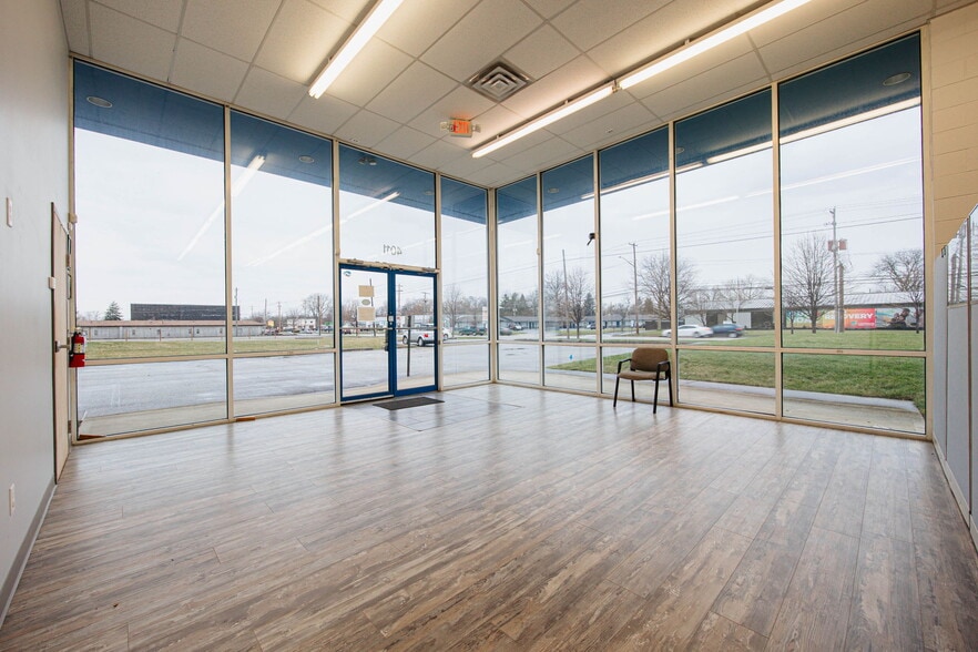 More Photos Of 4011 E Main St, Columbus Freestanding For Lease