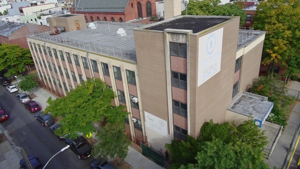 More Photos Of 11 Catherine St, Brooklyn Schools For Lease