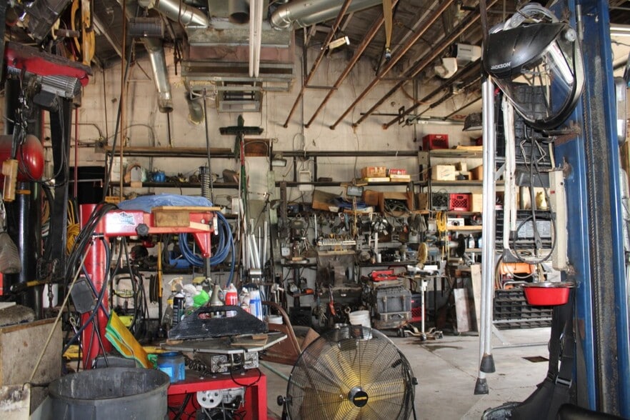 More Photos Of 1394 Joyce Ave, Columbus Flex For Sale