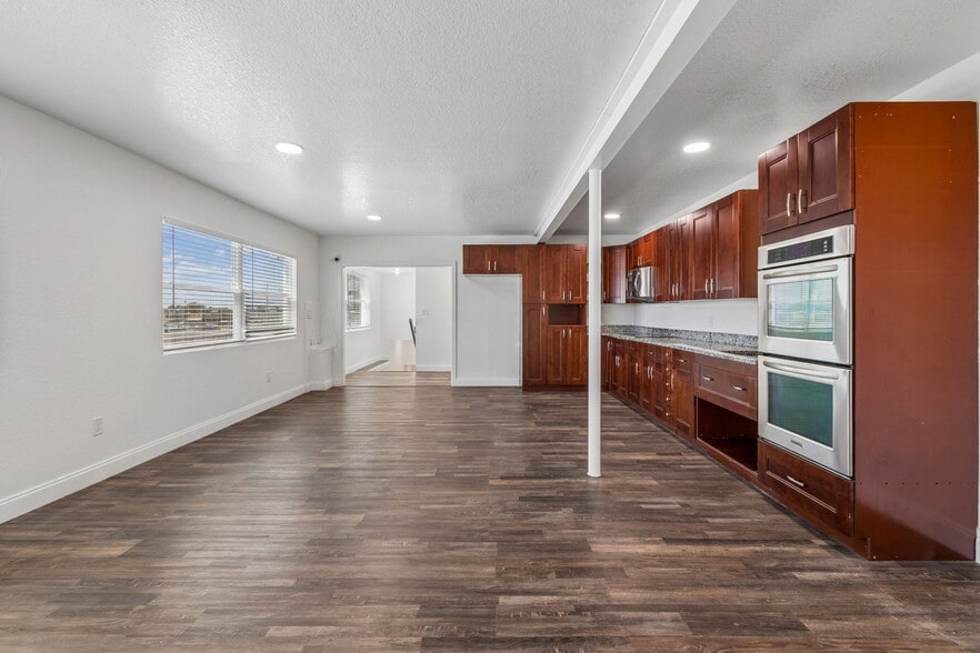 More Photos Of 6536 Lincoln Way N, Saint Petersburg Office For Lease
