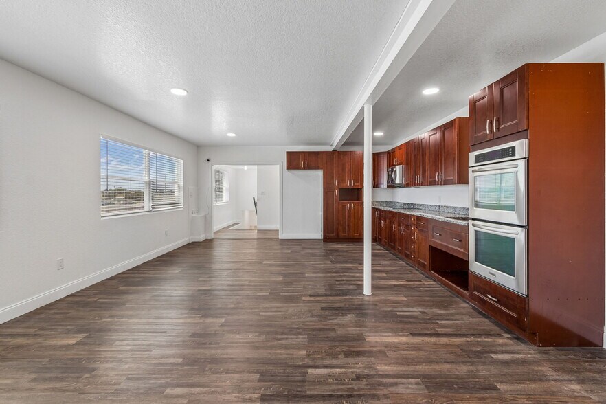 More Photos Of 6536 Lincoln Way N, Saint Petersburg Office For Lease