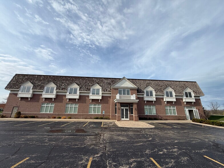 More Photos Of 13700 W Irma Lee Ct, Lake Forest Office For Lease